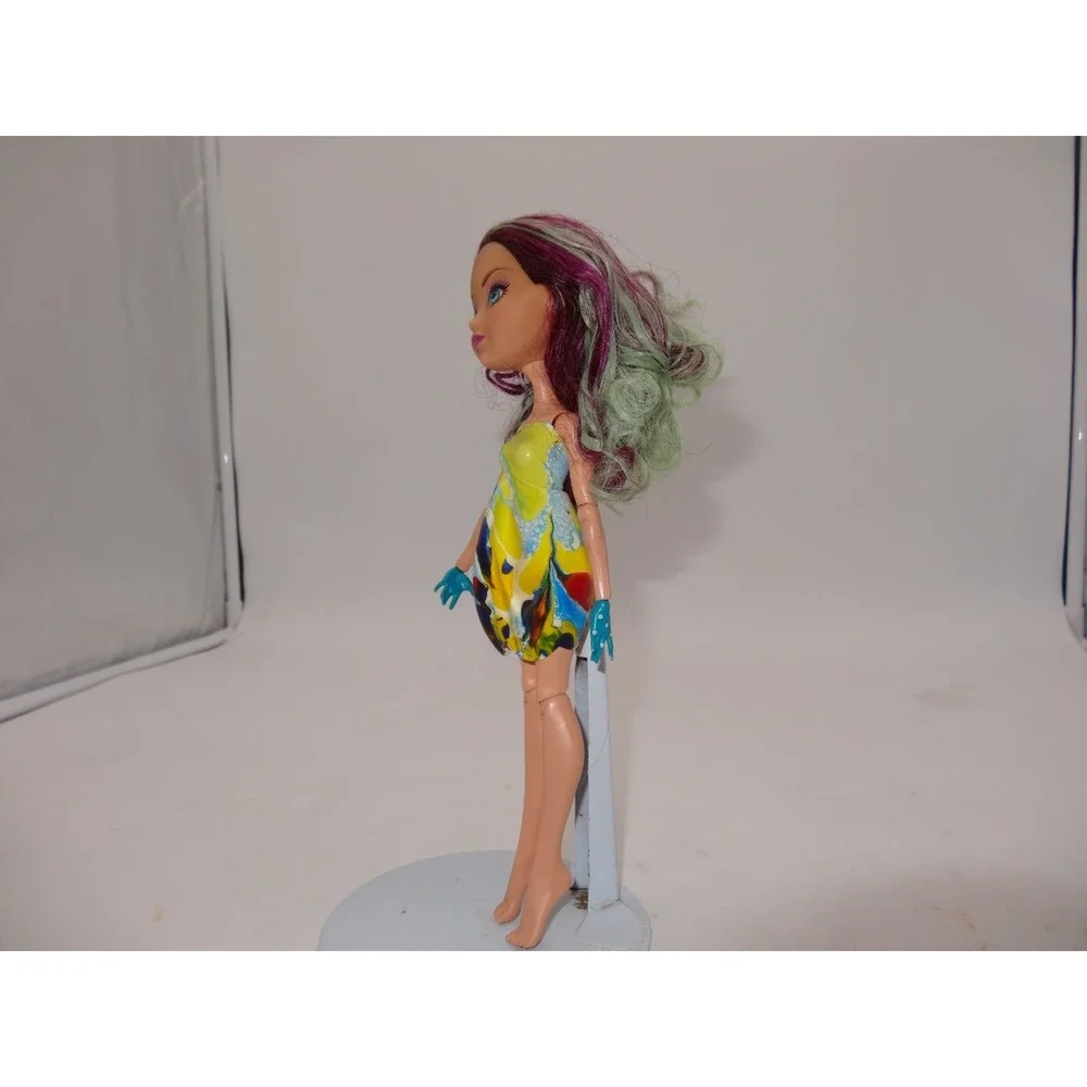 Ever‎ After High Madeline Hatter  2012 blue hands, long hair